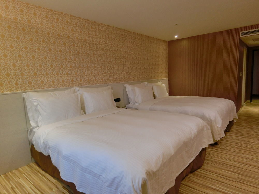 Wemeet Hotel Pingtung Eksteriør bilde
