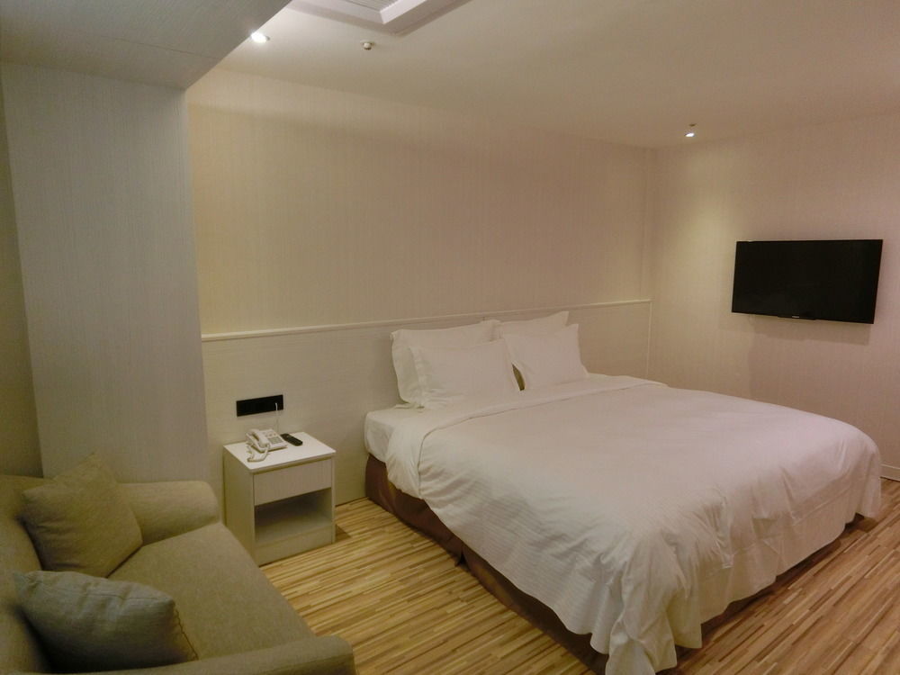 Wemeet Hotel Pingtung Eksteriør bilde