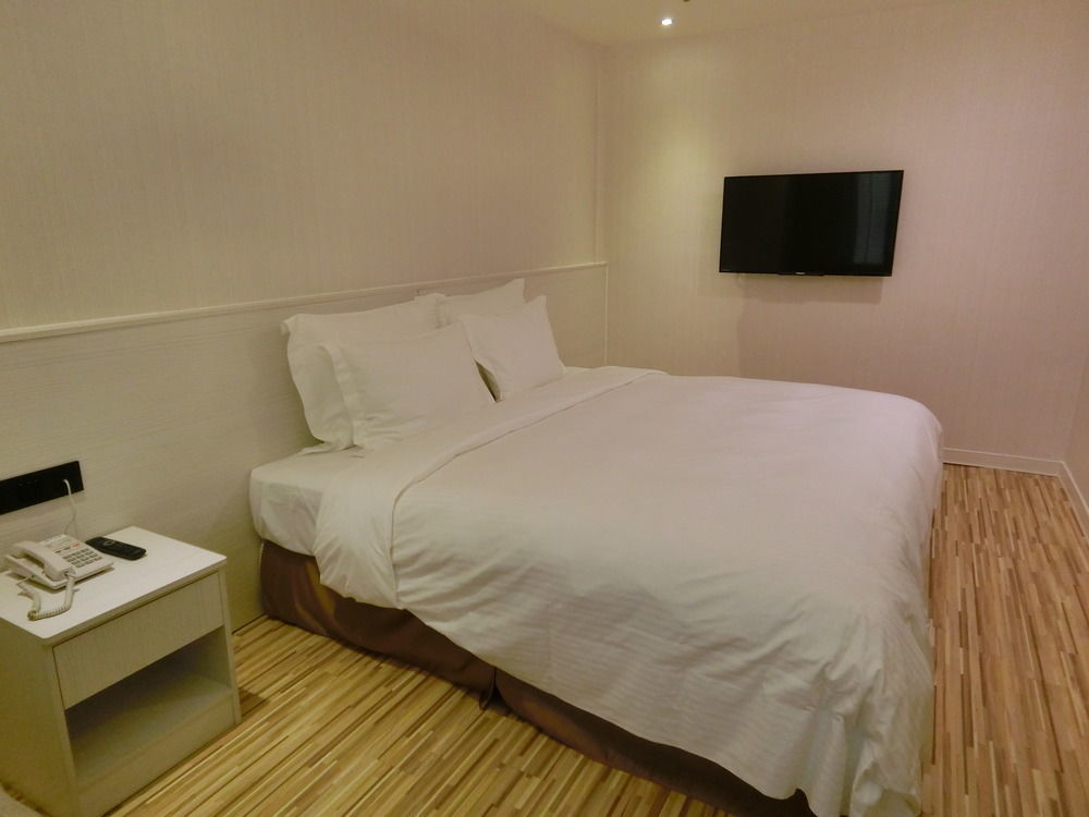 Wemeet Hotel Pingtung Eksteriør bilde