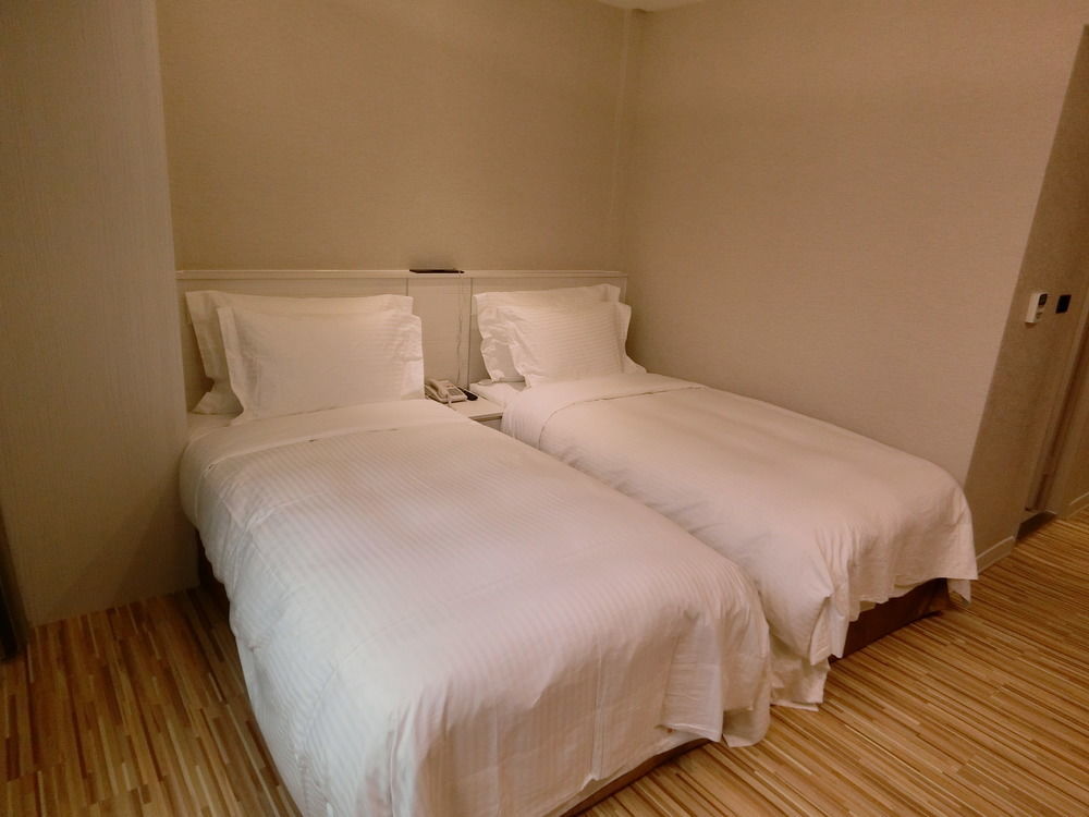 Wemeet Hotel Pingtung Eksteriør bilde